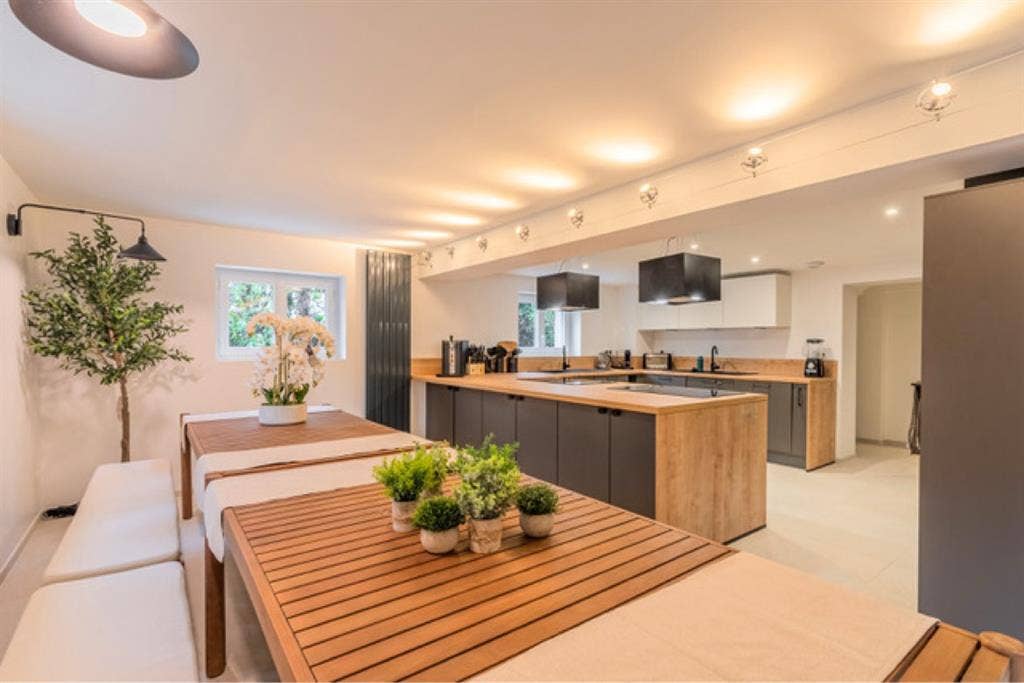 A room available in a huge coliving