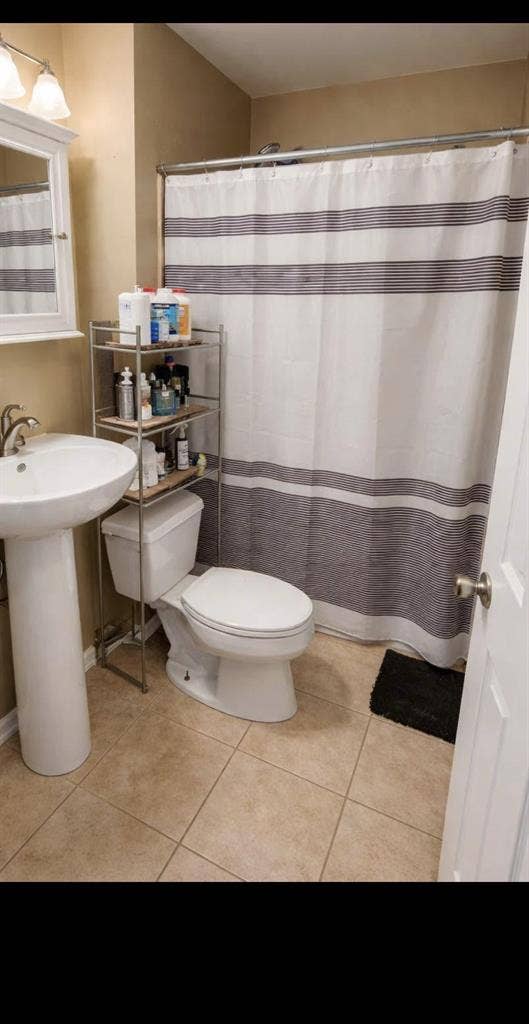 Roommate wanted in tempe!
