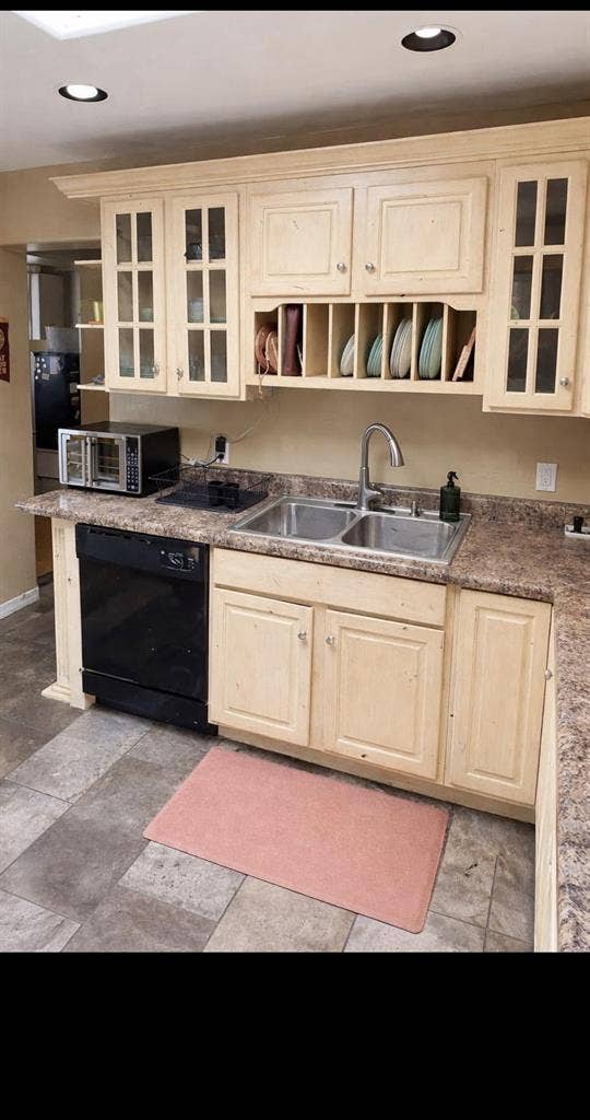 Roommate wanted in tempe!