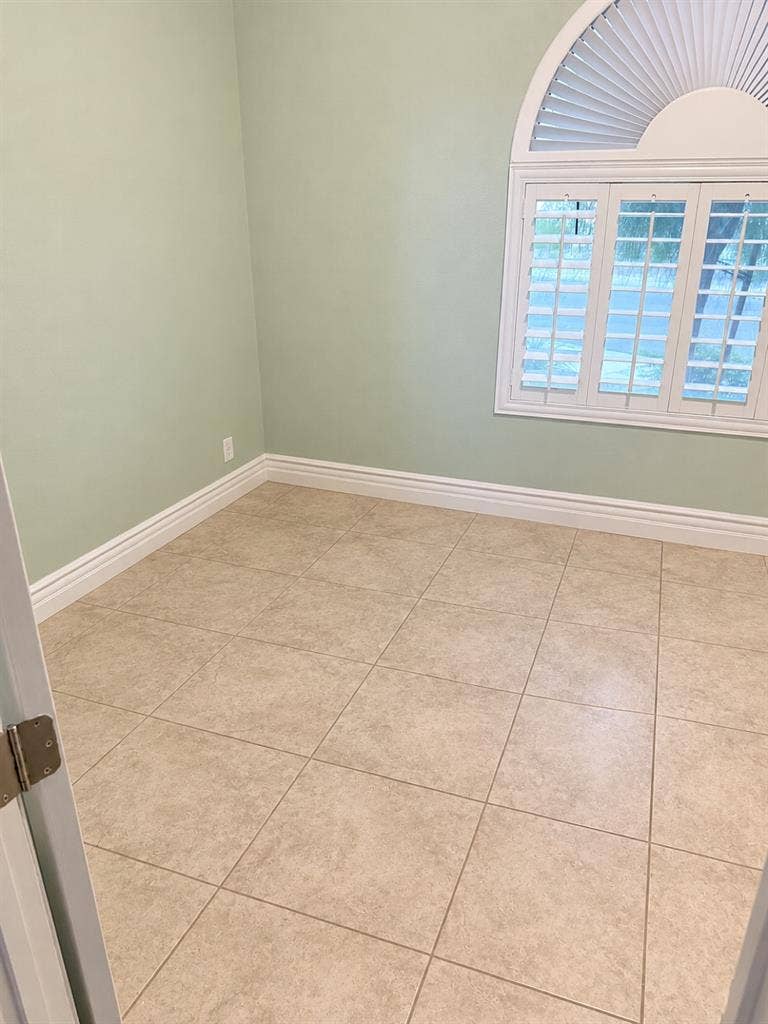 Furnished room, gated community.