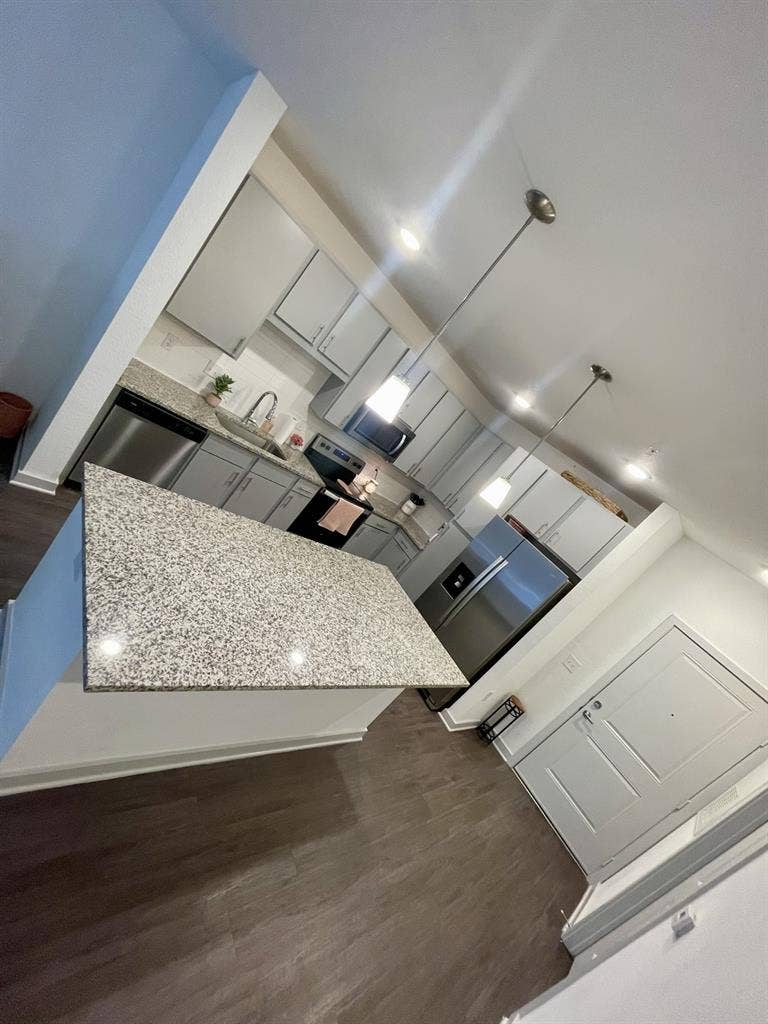 Looking for a female roommate **