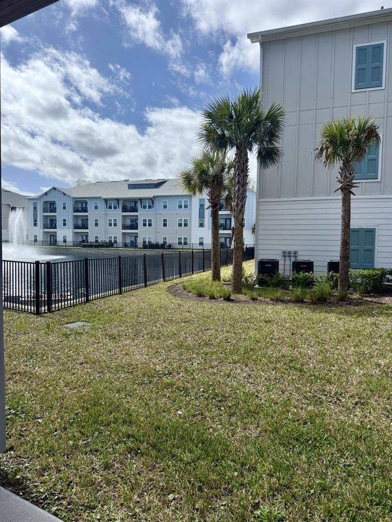 Looking for a female roommate **