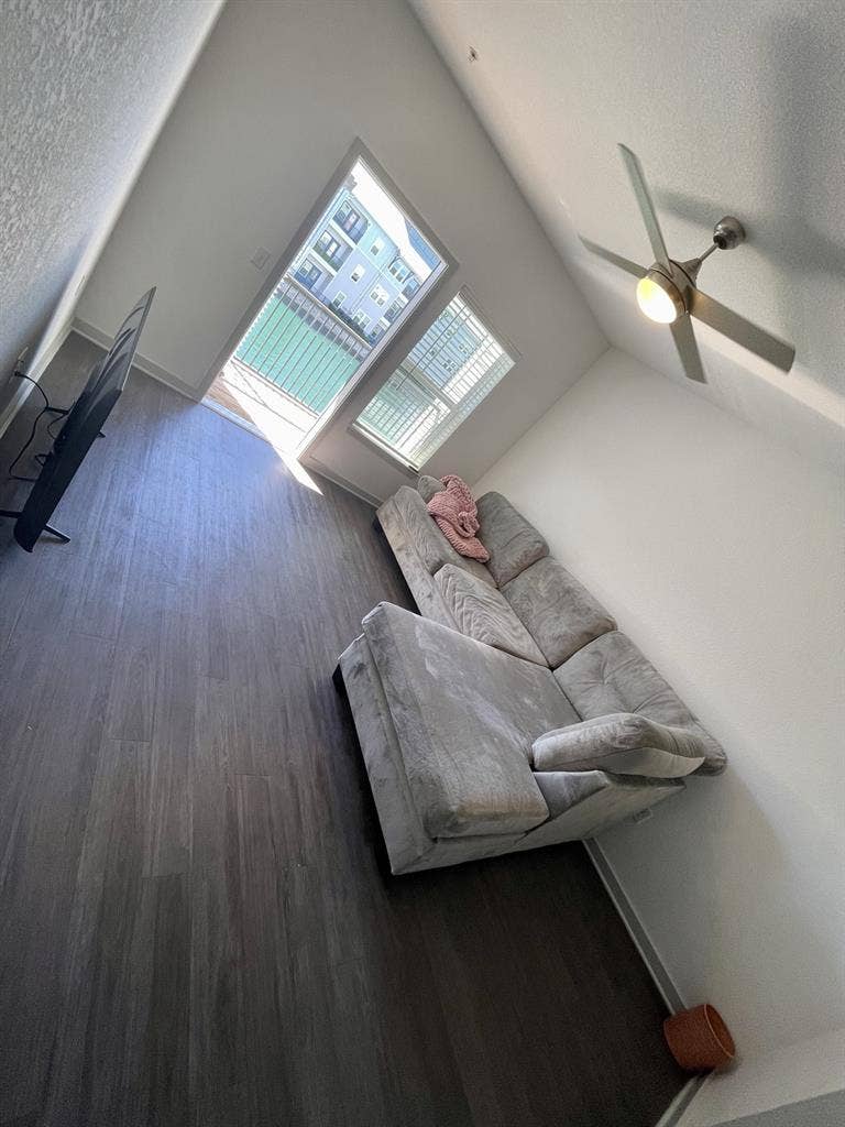 Looking for a female roommate **