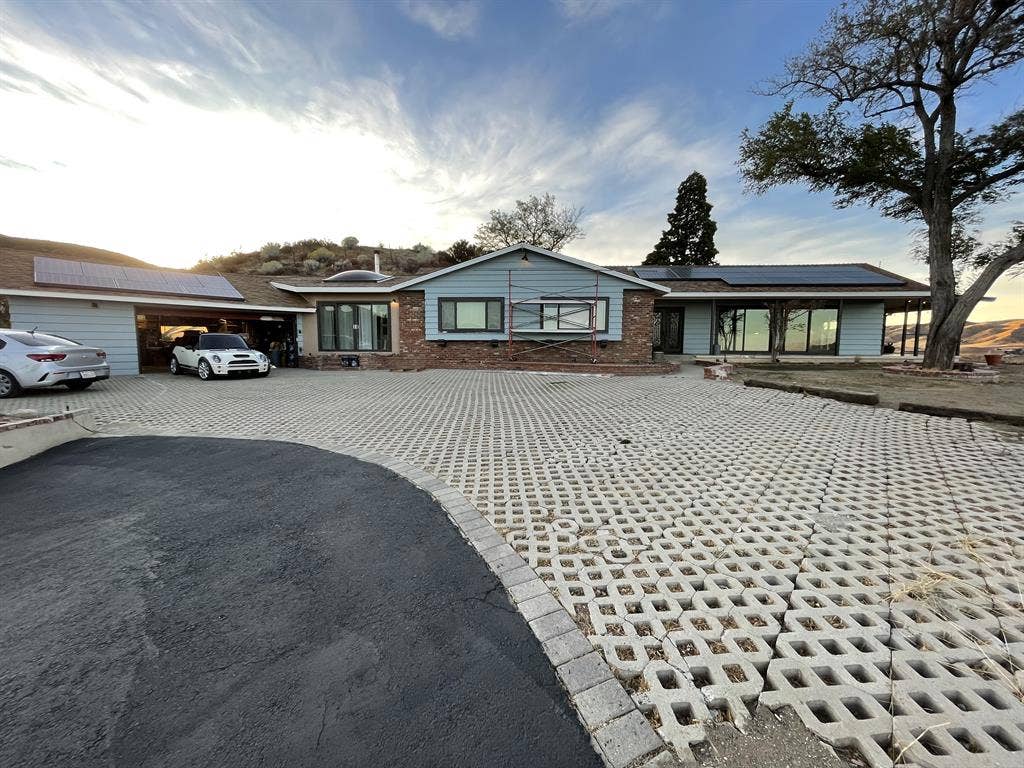 Hilltop Leona Valley view Home