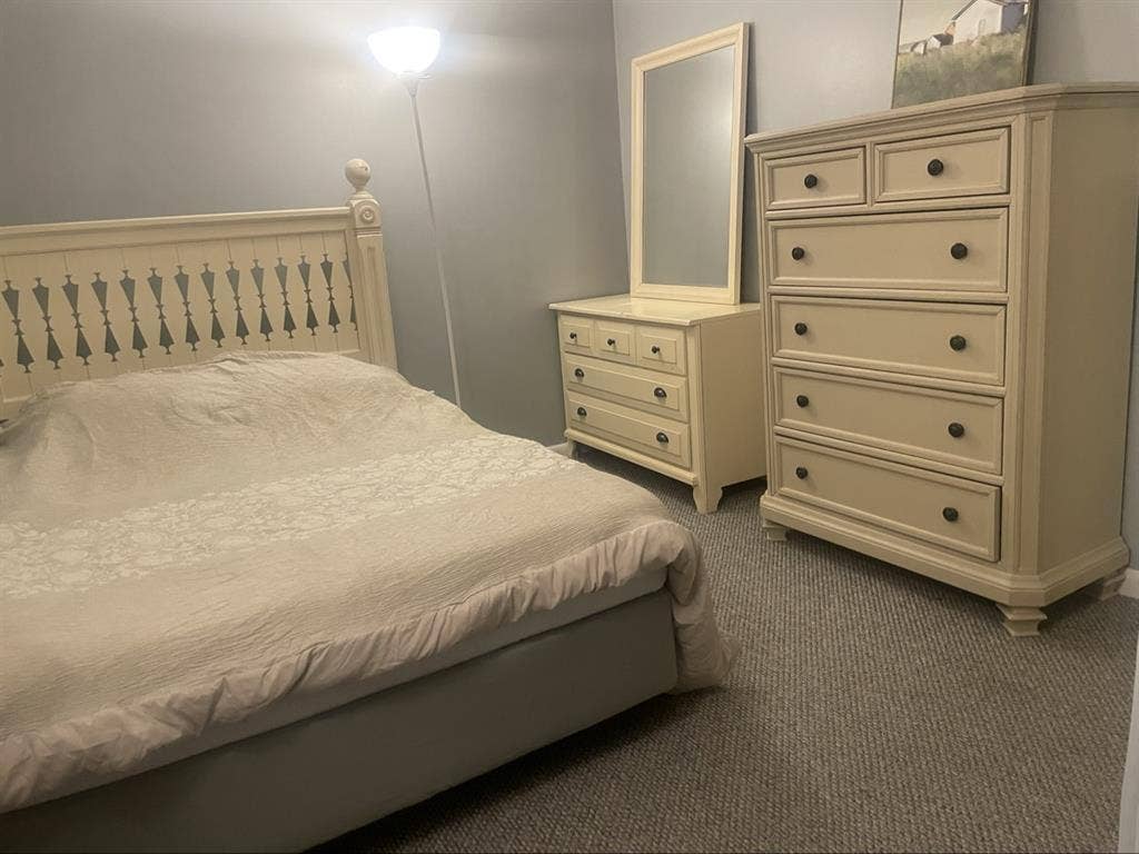 Private Furnished Room