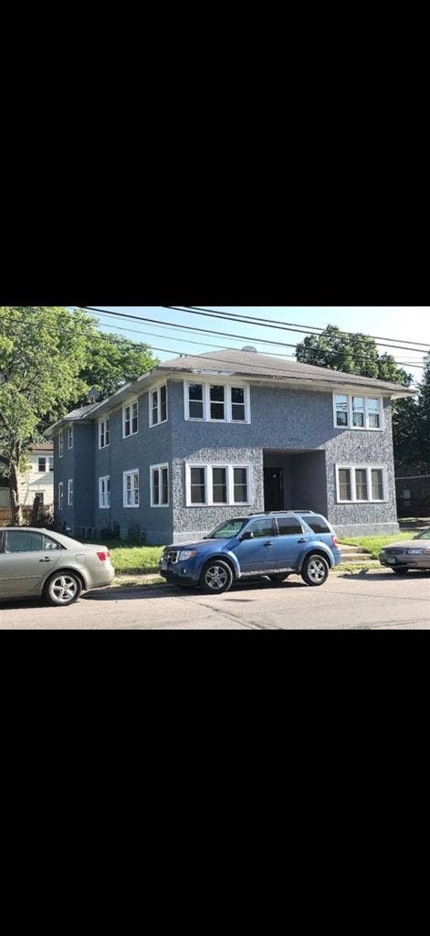 Looking for roommate