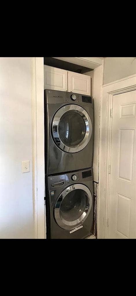Looking for roommate