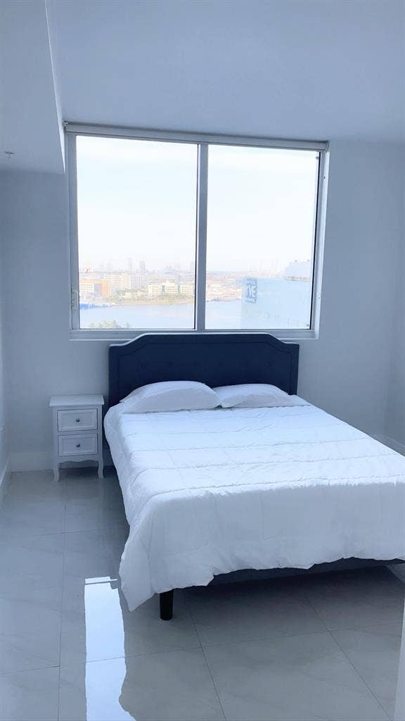 Clean room for rent