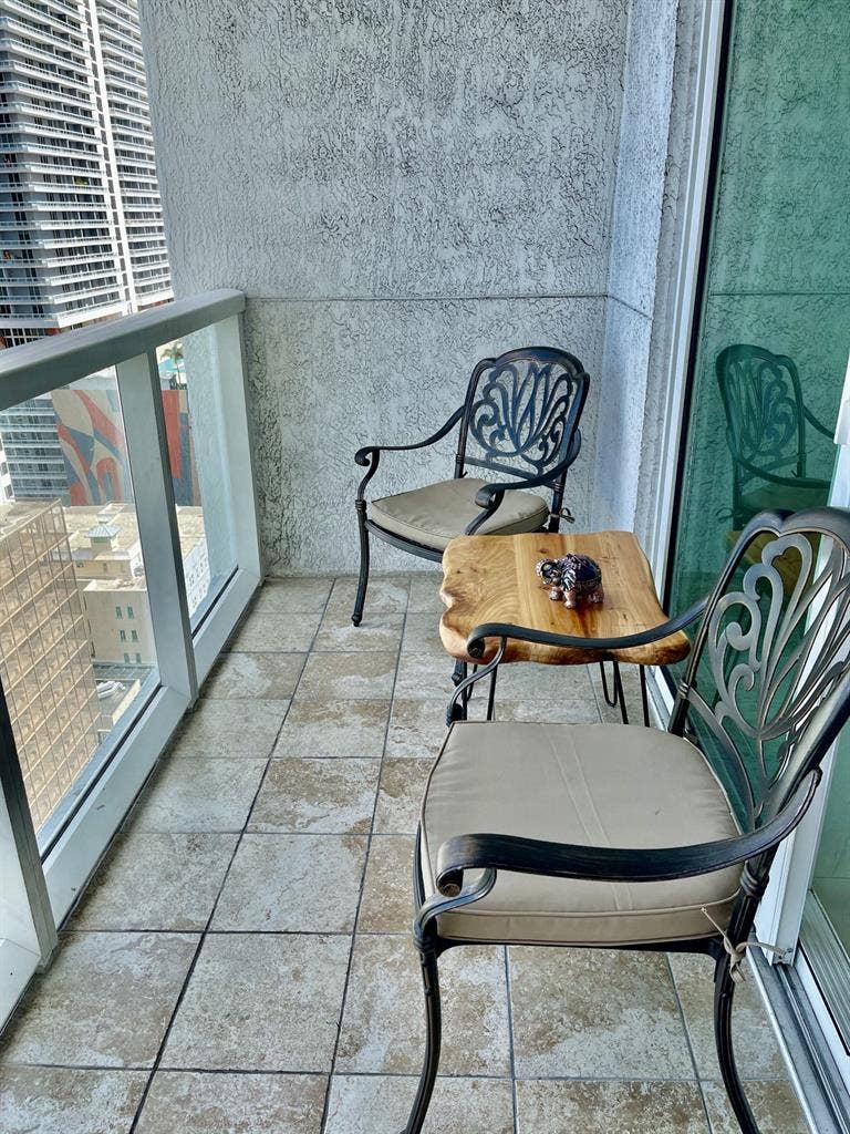 Clean room for rent