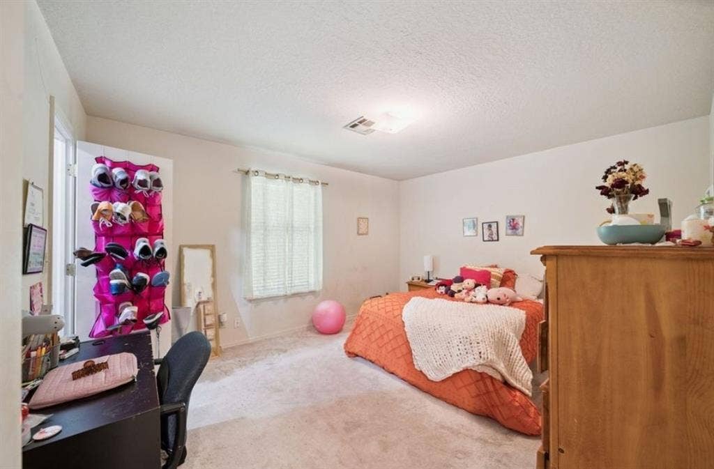 Large Room for Rent