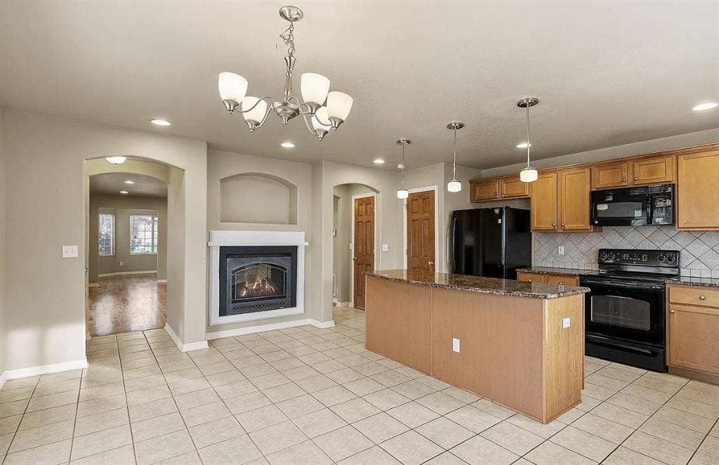 ISO roommate to rent room in house