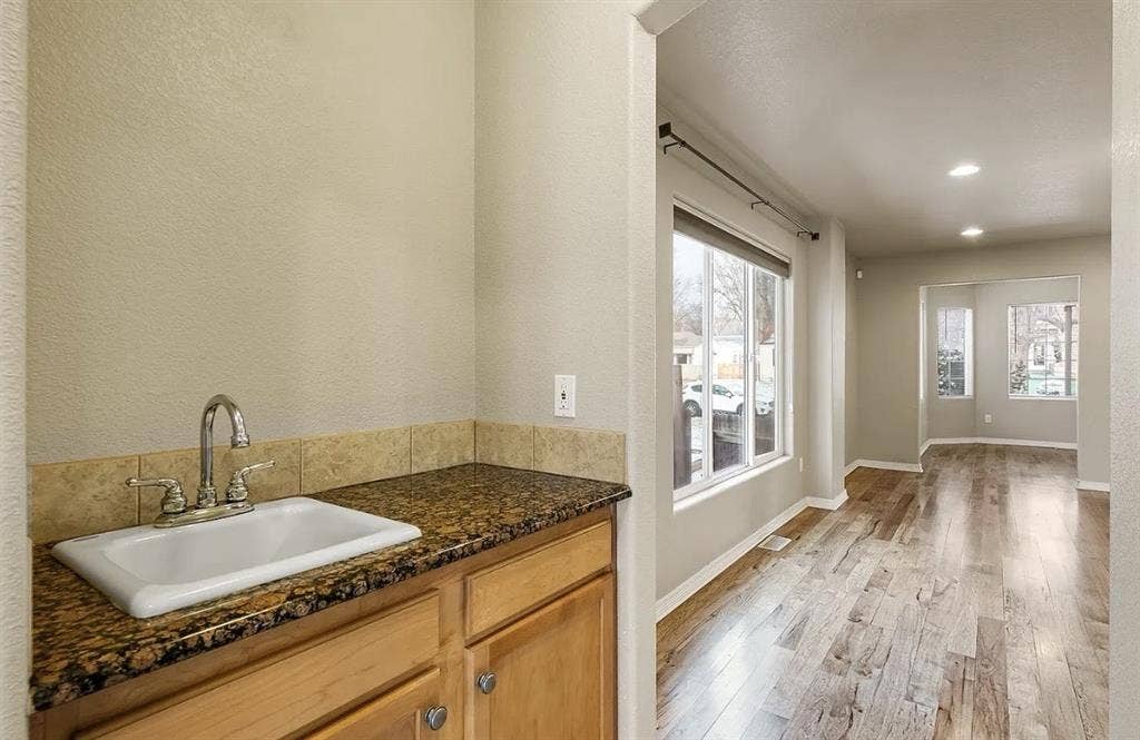 ISO roommate to rent room in house