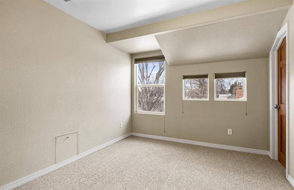 ISO roommate to rent room in house