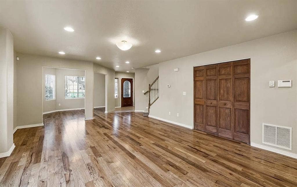 ISO roommate to rent room in house