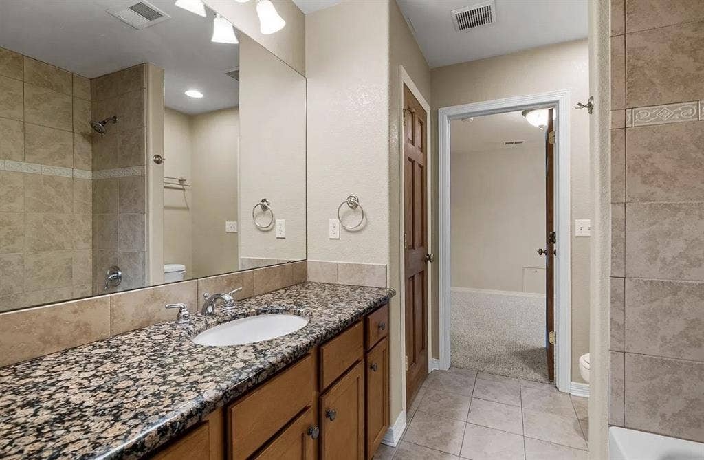 ISO roommate to rent room in house