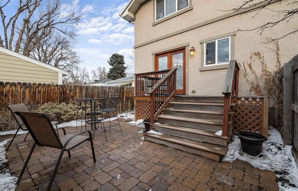 ISO roommate to rent room in house