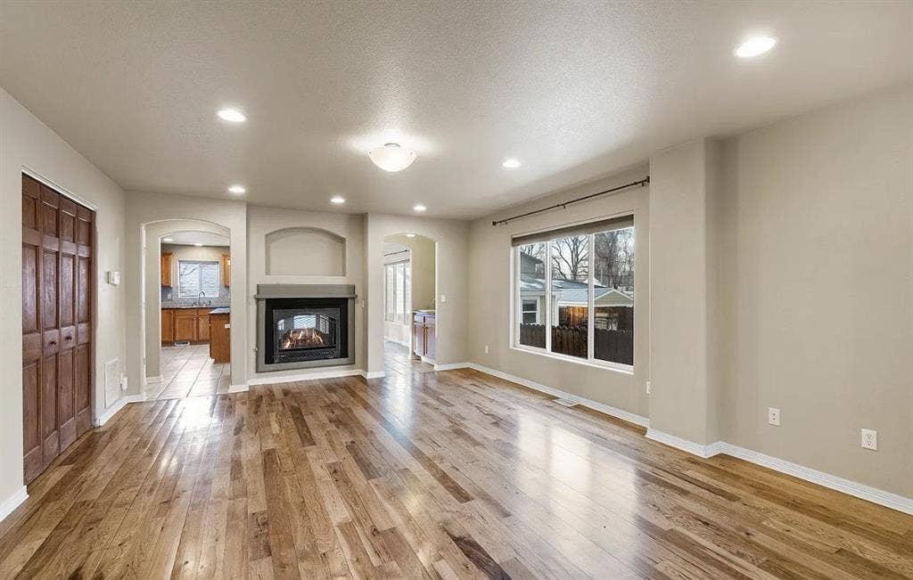 ISO roommate to rent room in house