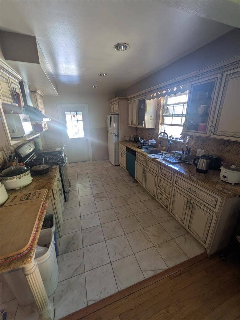 Kitchen, Bathroom, Laundry, yard