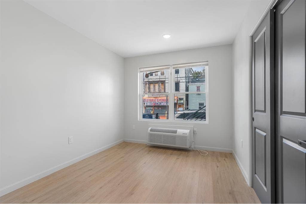 Nice small 1 bedroom apartment