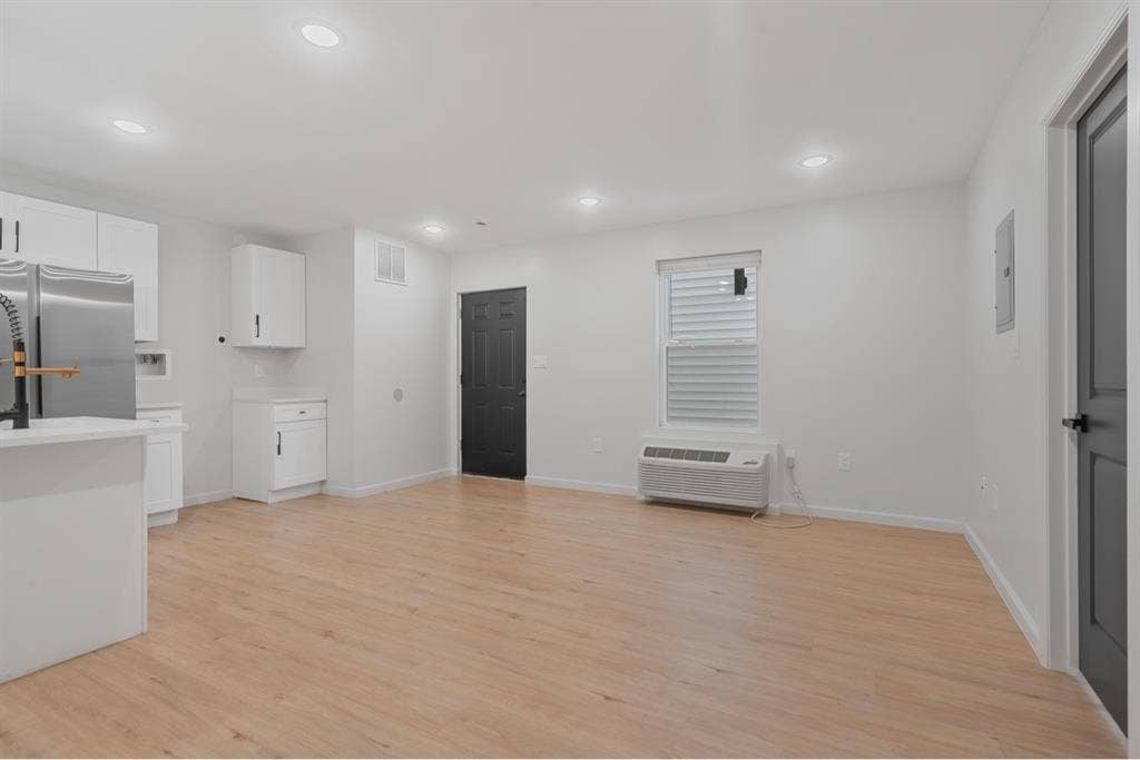 Nice small 1 bedroom apartment