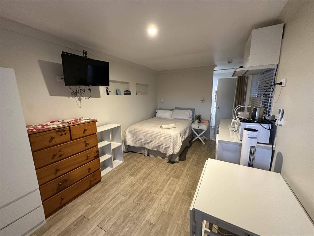PRIVATE studio with ensuite