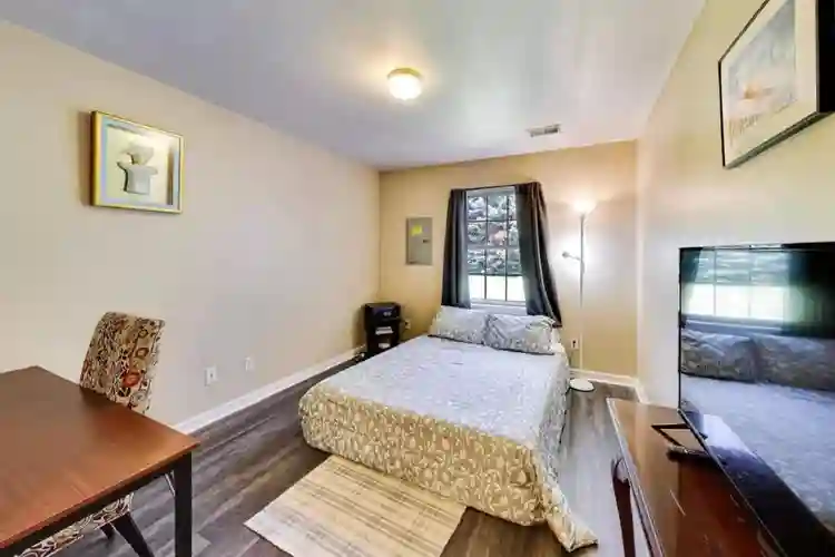 Private unfurnished bedroom