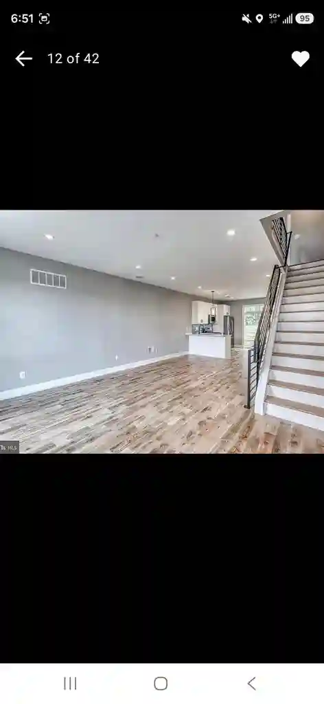 Luxury 4 bed 3 bath & parking
