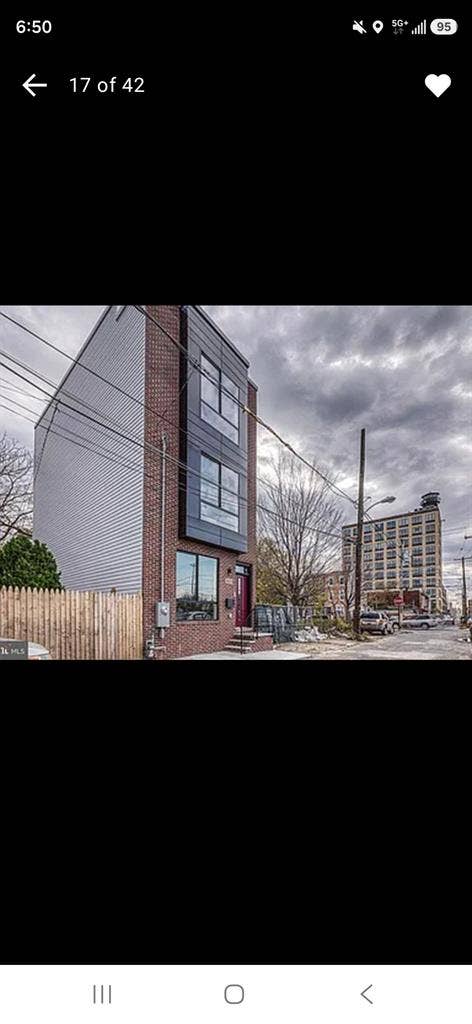 Luxury 4 bed 3 bath & parking