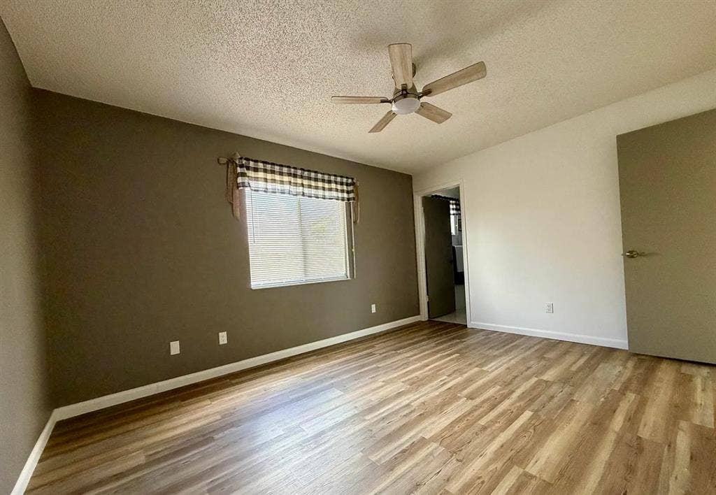 Large rooms for rent