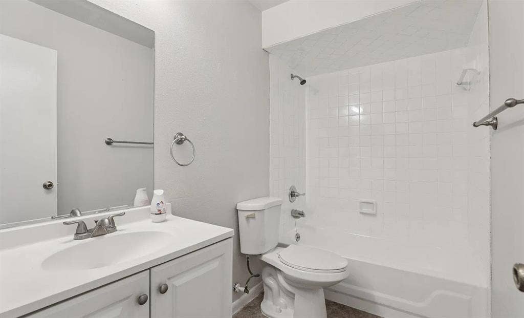 Large rooms for rent