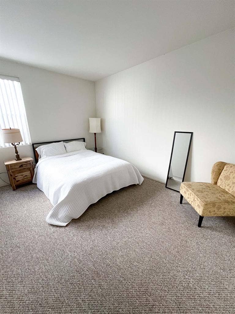 Modern 2BR/2BA Hollywood hills aprt