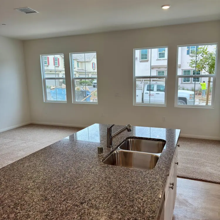 2BR / 2Bathr00m furnished available
