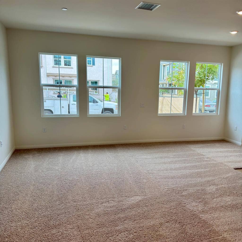 2BR / 2Bathr00m furnished available