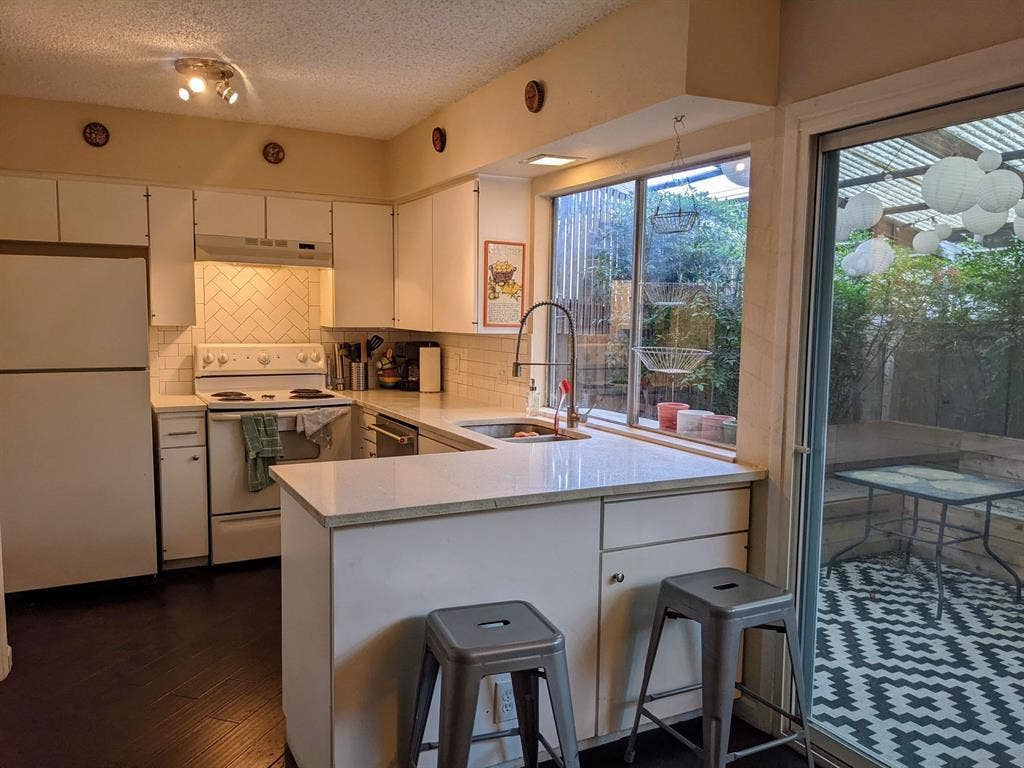 Room in Homey Coronado Hills (ABP)