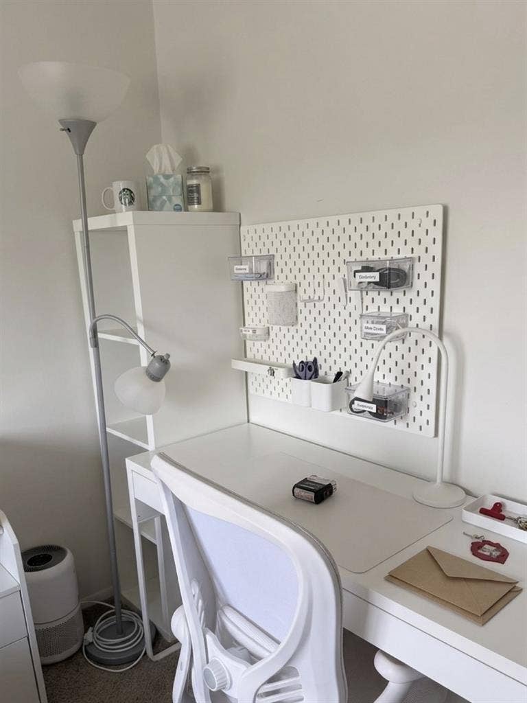 Fully Furnished Room Available Now!