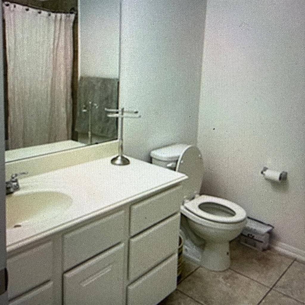 Female Roomate Wanted