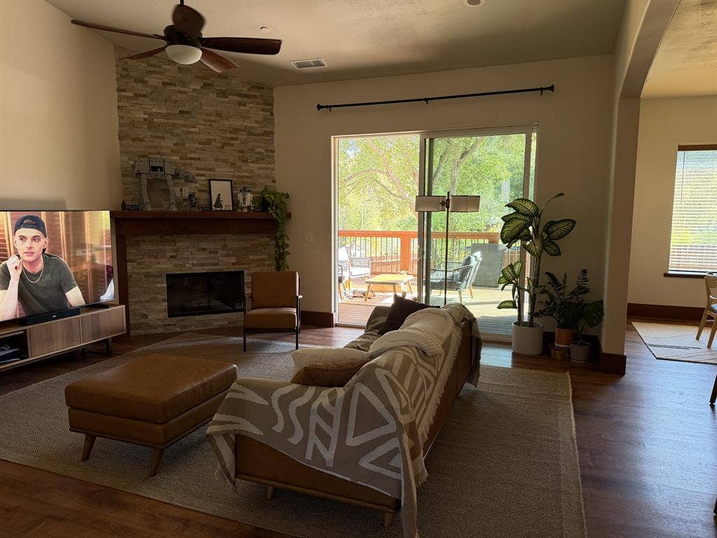 furnished/unfurnished room
