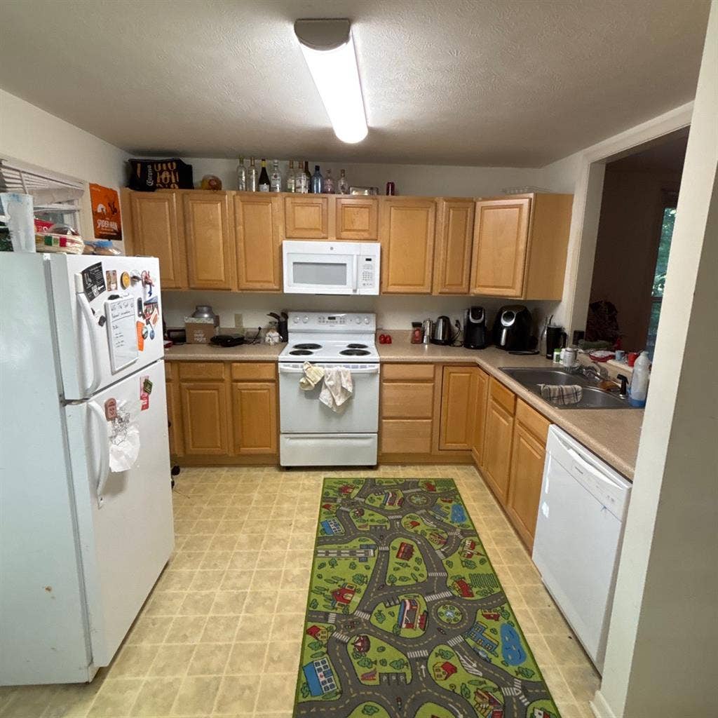 URGENTLY looking for a Roomate!