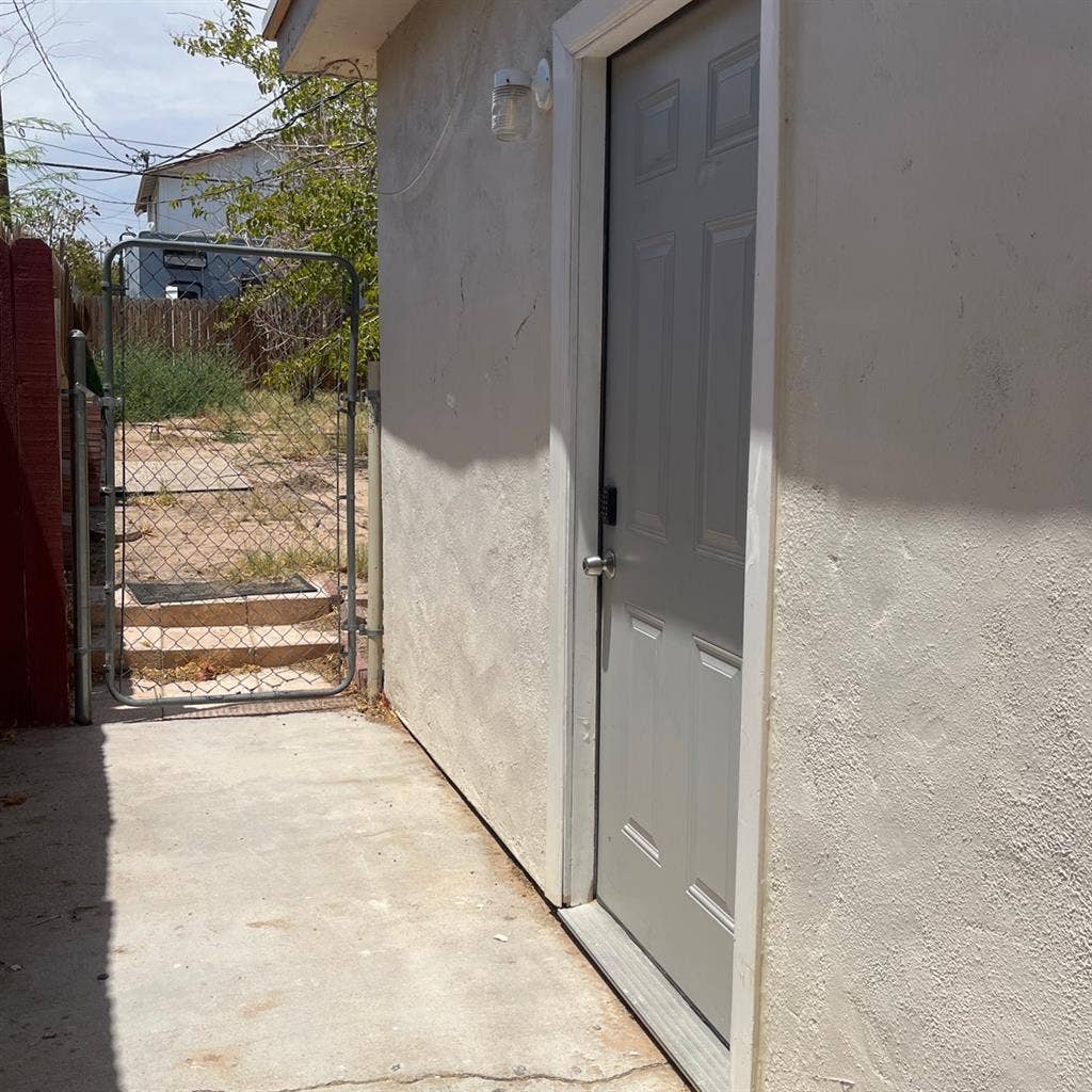 Private room w/ independent entry