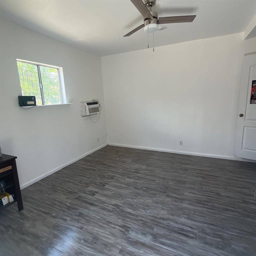 Private room w/ independent entry