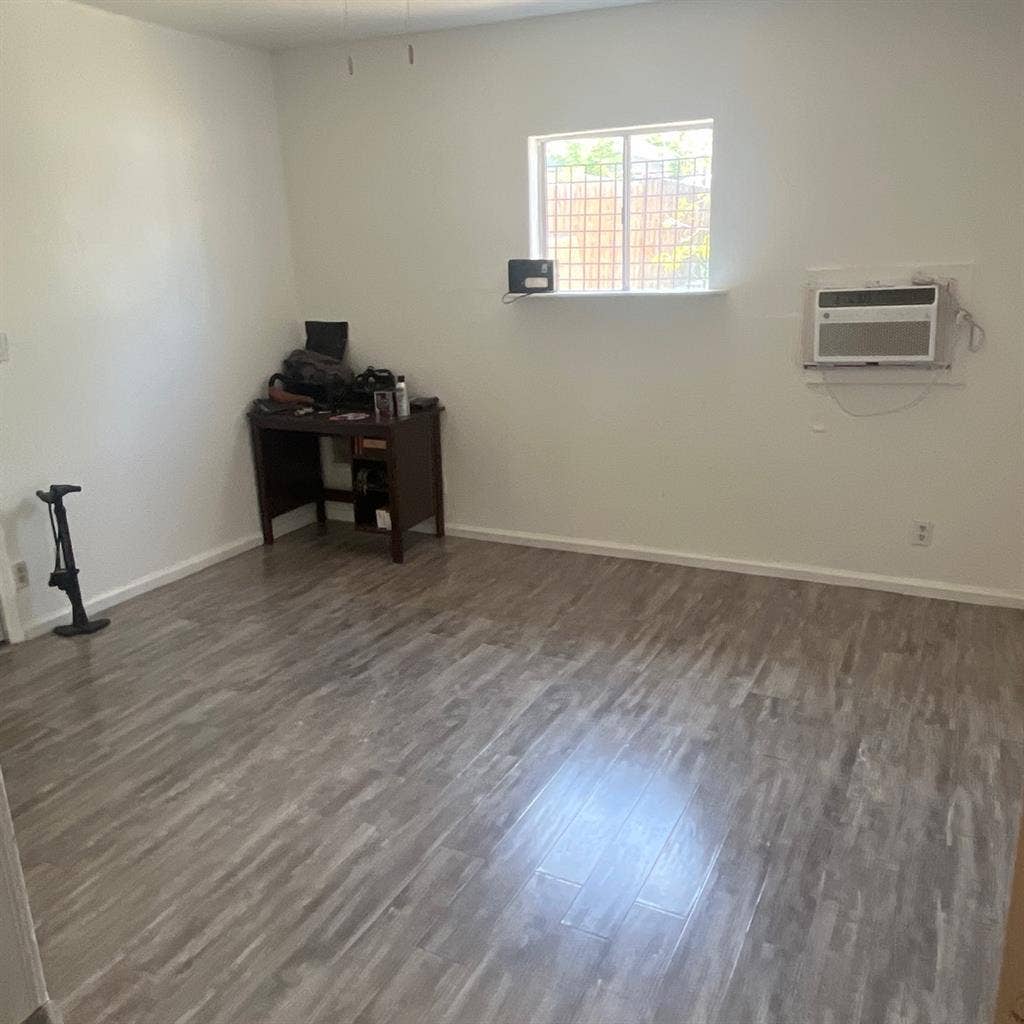 Private room w/ independent entry