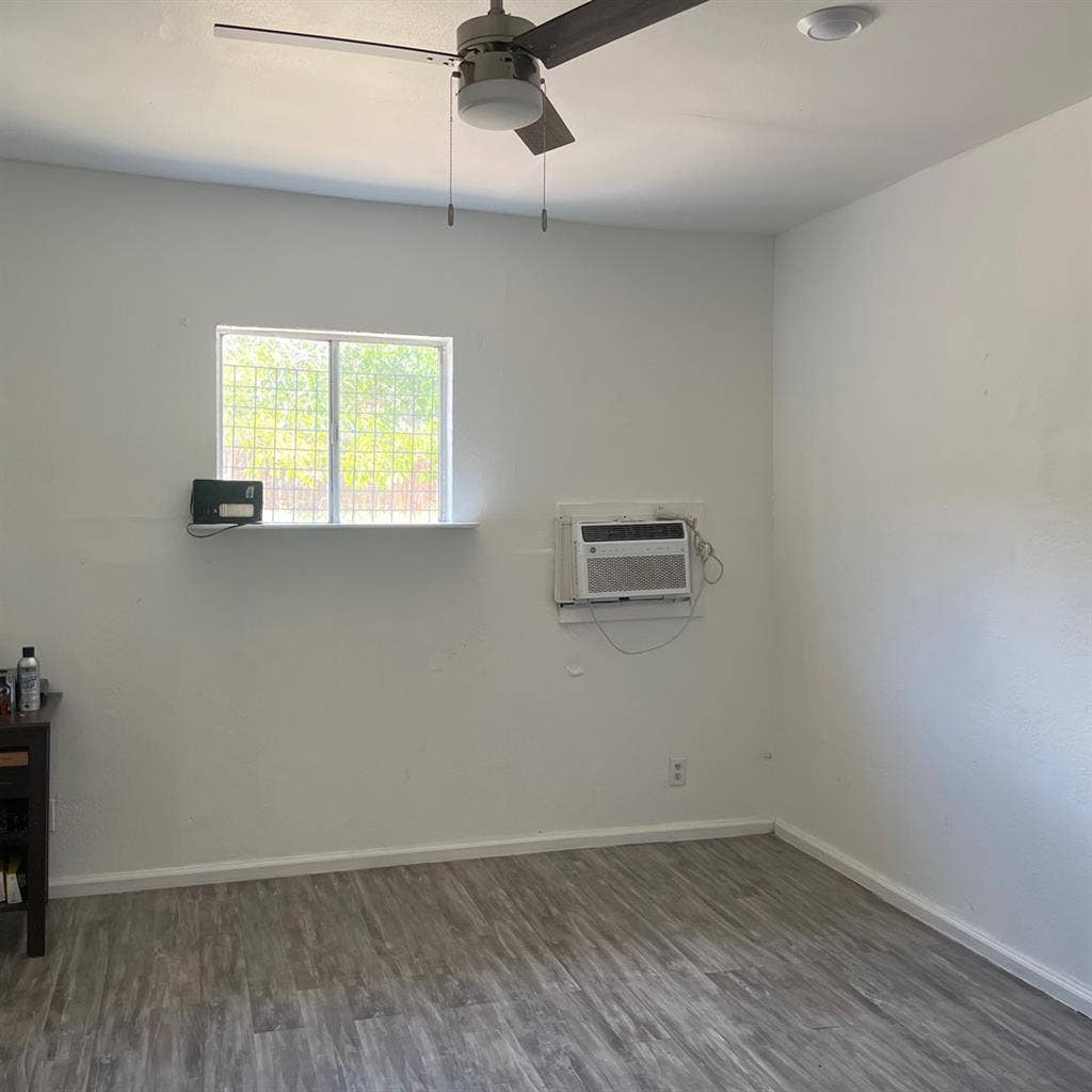 Private room w/ independent entry