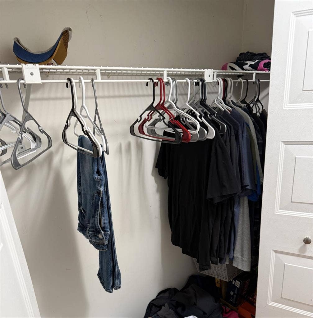 Looking for male roommate