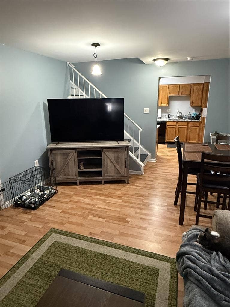 Looking for male roommate