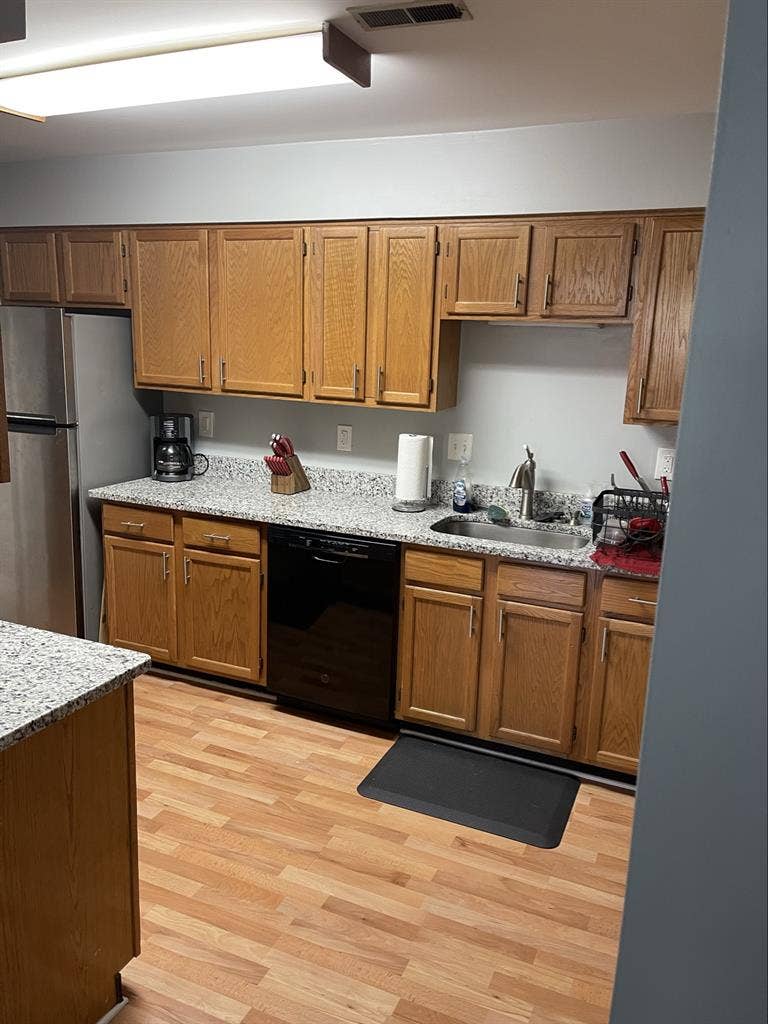 Looking for male roommate
