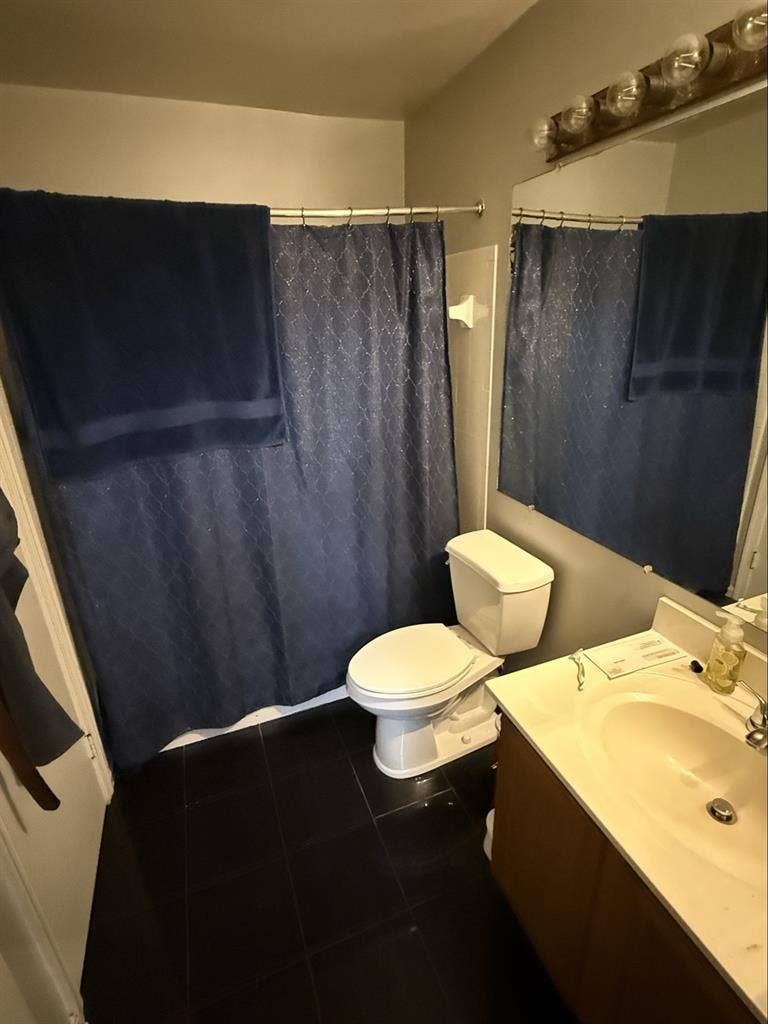 Looking for male roommate