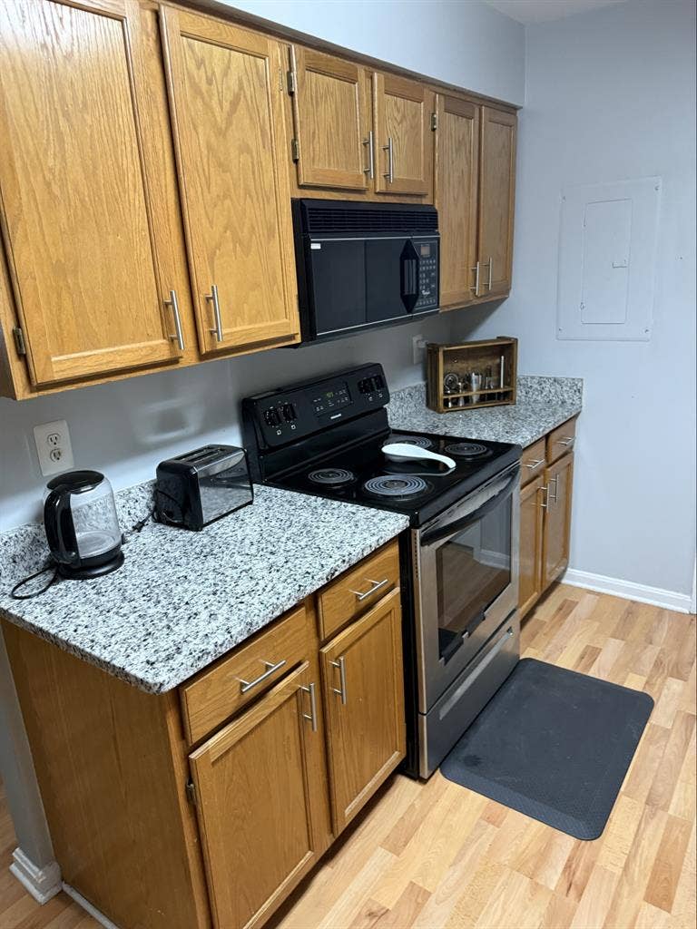 Looking for male roommate