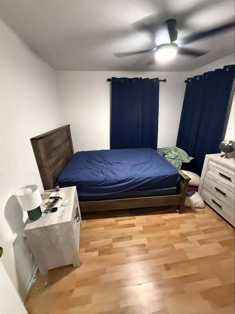 Looking for male roommate