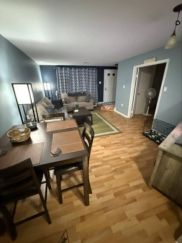 Looking for male roommate