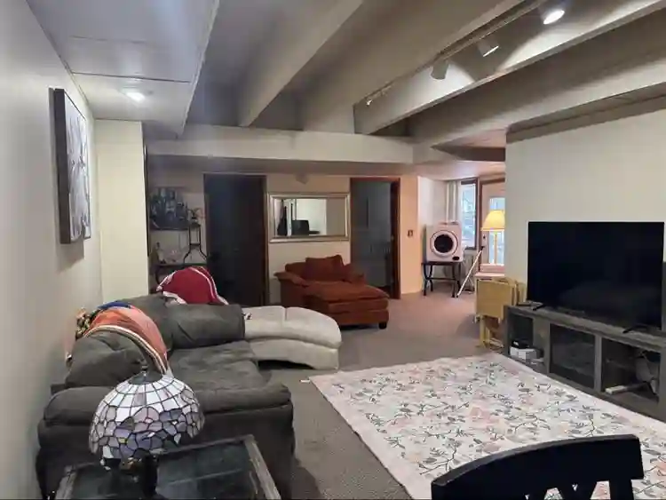 SUBLEASING 2bed 1BATH APARTMENT